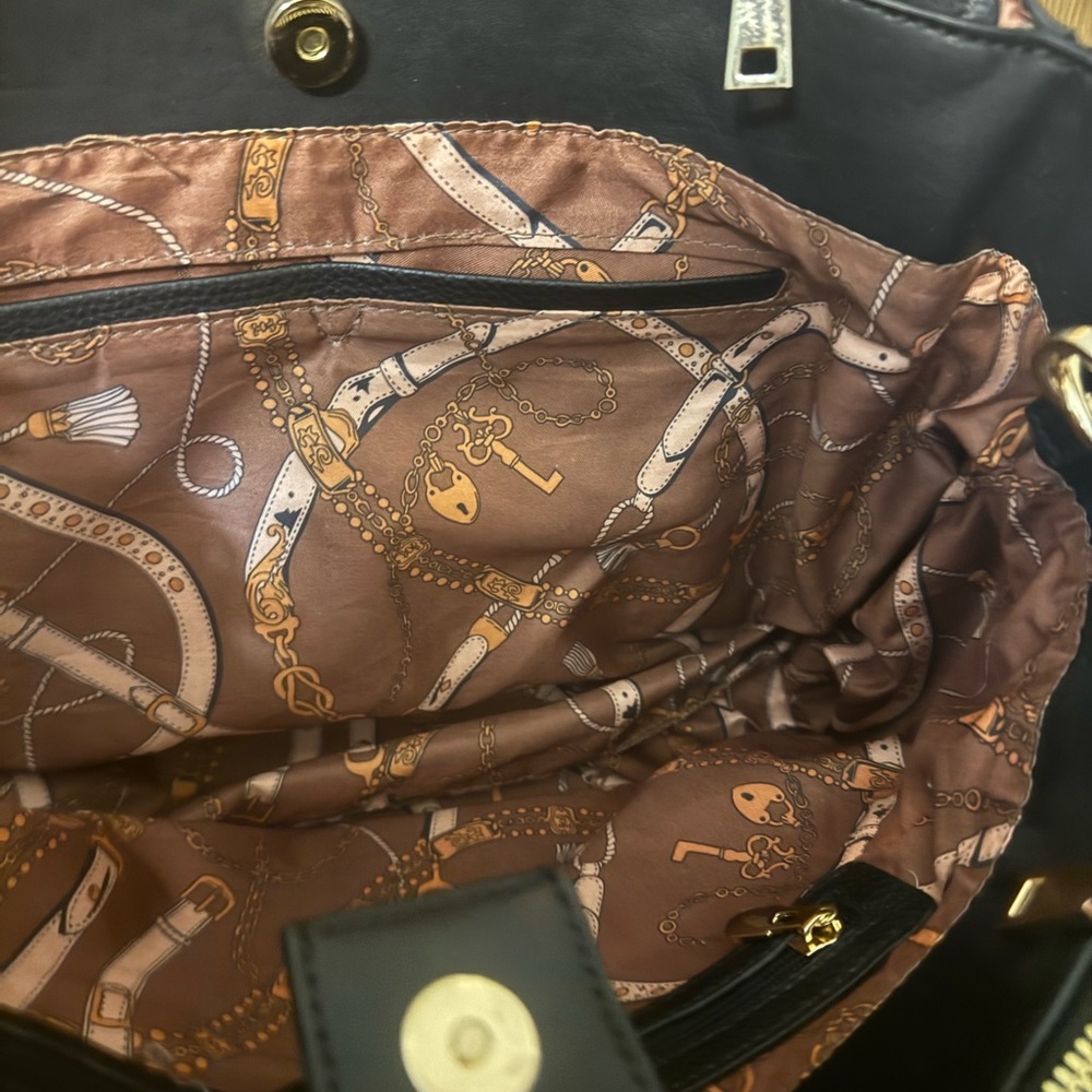 Elegant Black Handbag - Picture 3 of 3